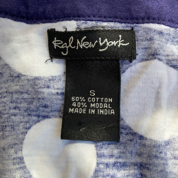 3 for $16 Rgl New York top - Picture 3 of 3